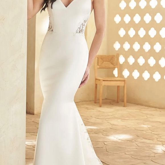 Paloma Blanca 5004 Wedding Dress - Picture 8 of 9